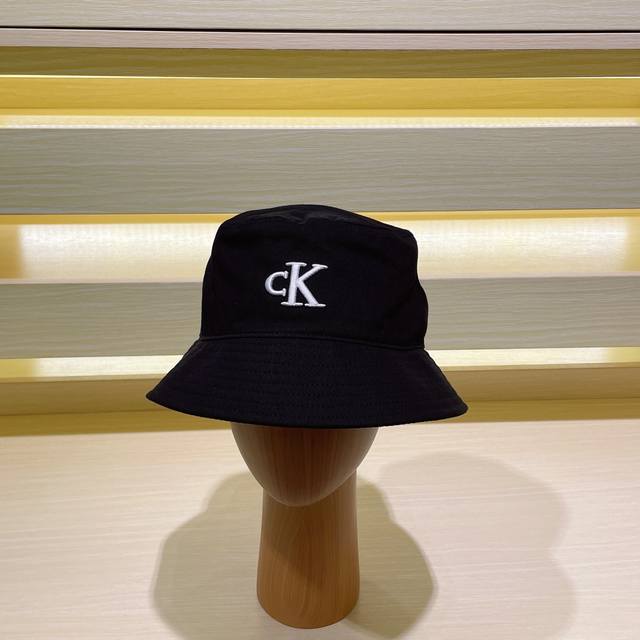 经典款 Calvin Klein Ck刺绣logo渔夫帽 请认准高端品质市场唯一对版 小红书推荐 时尚百搭 众多明星都喜欢的一款 非常爆 非常火 非常好看